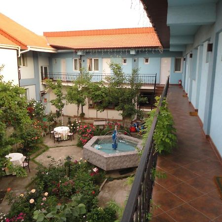 Hostel Tropical Drobeta Turnu Severin Buitenkant foto