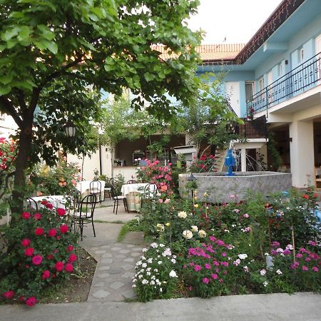 Hostel Tropical Drobeta Turnu Severin Buitenkant foto