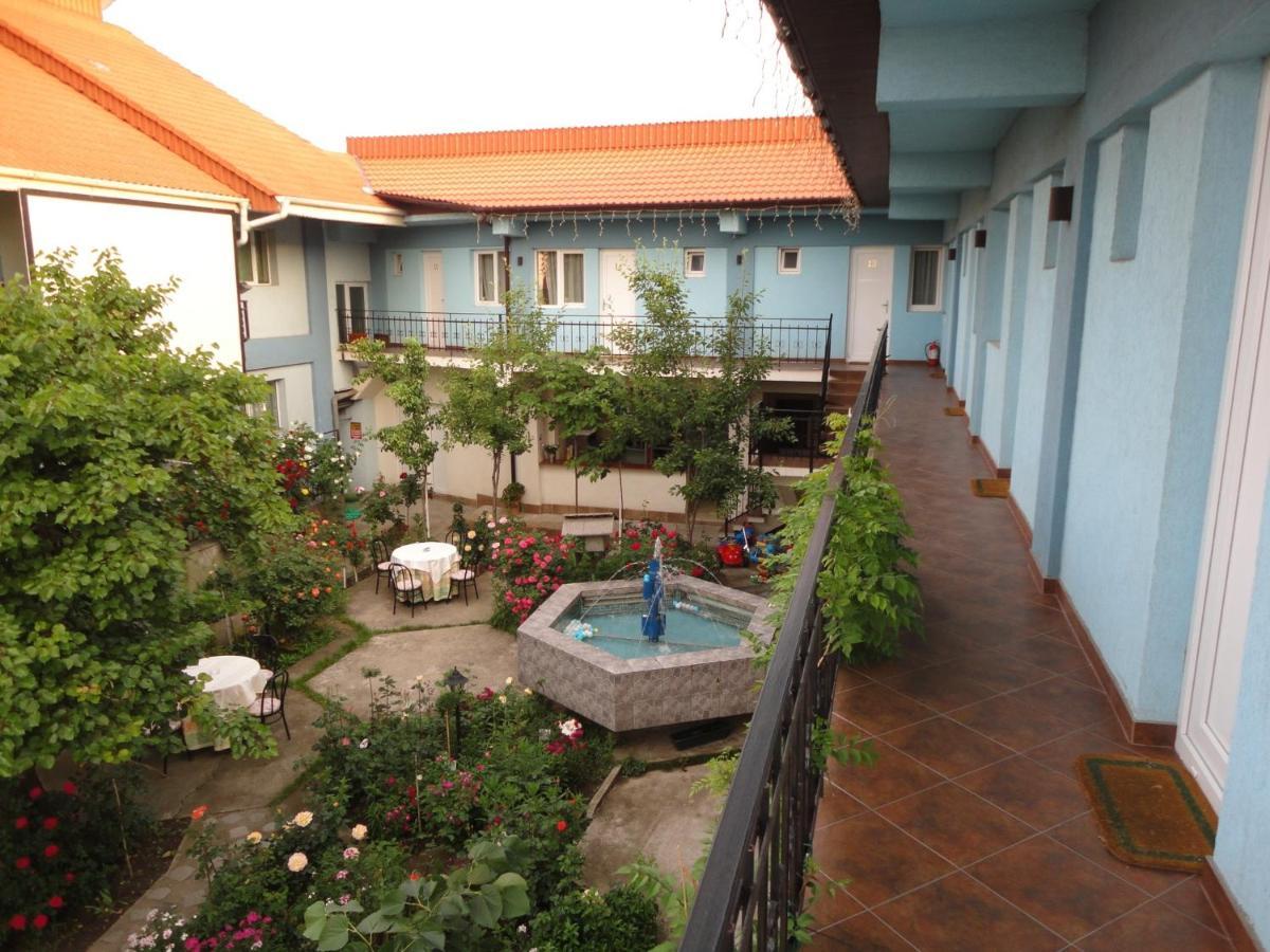 Hostel Tropical Drobeta Turnu Severin Buitenkant foto