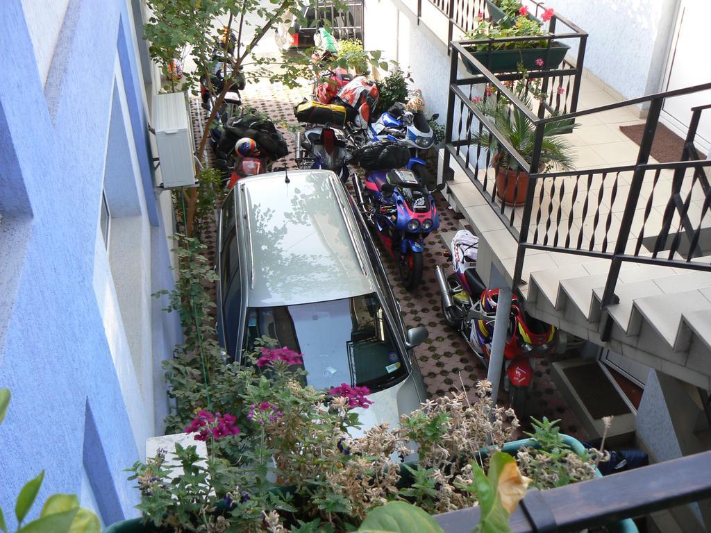 Hostel Tropical Drobeta Turnu Severin Buitenkant foto