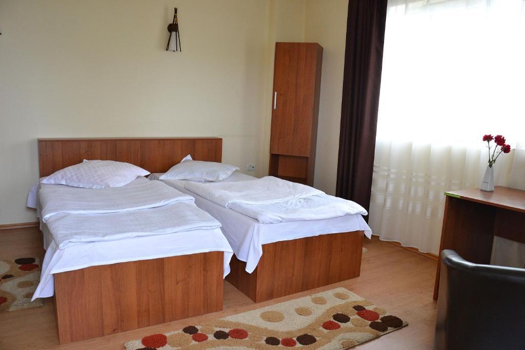 Hostel Tropical Drobeta Turnu Severin Buitenkant foto