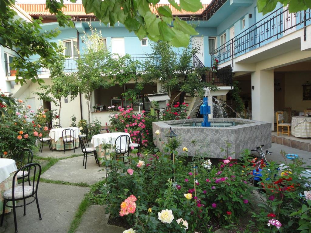 Hostel Tropical Drobeta Turnu Severin Buitenkant foto
